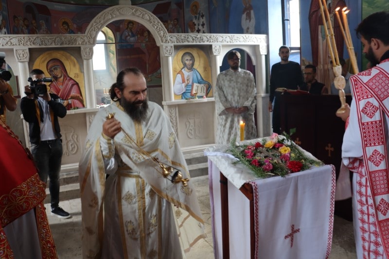 Vladika Dimitrije služio liturgiju u manastiru na Zupcima otac